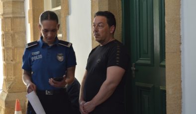 Lefkoşa’da meydana gelen sahre evrak tedavüle sürme” suçundan tutuklanan Kıbrıslı Rum Georgios Ptisillides mahkemeye çıkarıldı.