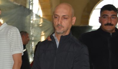 Ercan Havalimanı’nda meydana gelen sahte evrak tedavüle sürme suçundan tutuklanan Cezayir uyruklu Boulem Meziani mahkemeye çıkarıldı.