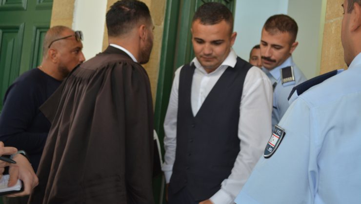 Gönyeli’de meydana gelen mülke tecavüz ve kasti hasar suçlarından tutuklanan Hasan Çevikbilek mahkemeye çıkarıldı.