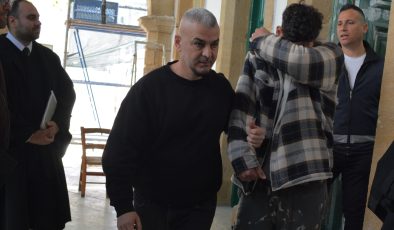 Lefkoşa’da meydana gelen kanunsuz uyuşturucu madde tasarrufu suçundan tutuklanan Fahed Shamia Eman yeniden mahkemeye çıkarıldı.
