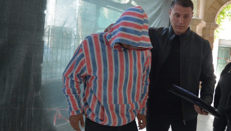 Lefkoşa’da meydana gelen uyuşturucu madde tasarrufu suçundan tutuklanan zanlı Mehmet Civelek yeniden mahkemeye çıkarıldı.