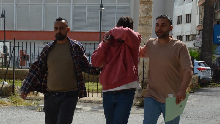 Lefkoşa’da meydana gelen “Kanunsuz uyuşturucu madde alma ve tasarruf” suçundan tutuklanan Can Koçak yeniden mahkemeye çıkarıldı.