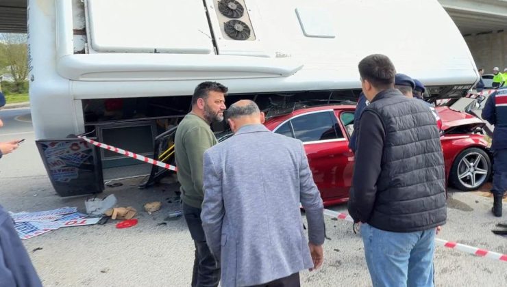 Halk otobüsü otomobilin üzerine devrildi! Çok sayıda yaralı var