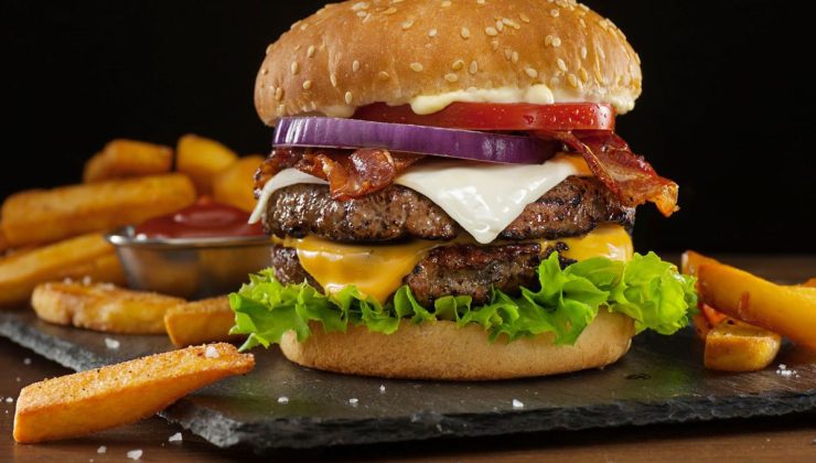 Dev hamburger zincirine kayyum atandı
