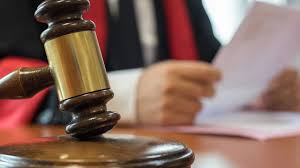 Ceza alan sanık savcıya saldırdı