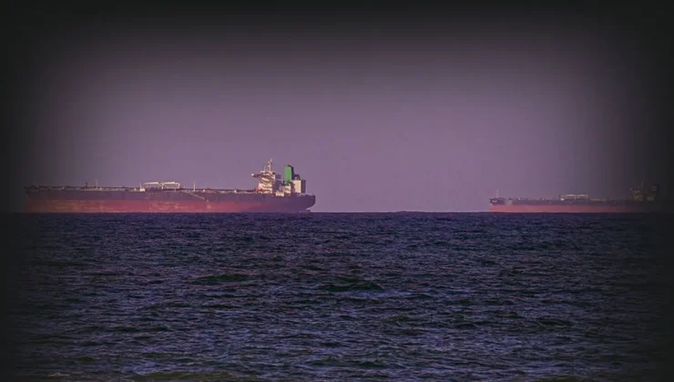 Hürmüz’de gerilim tırmanıyor! İran iki gemiye el koydu