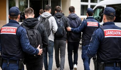 İzmir’de okul saldırısı hazırlığı iddiası: 8 öğrenci gözaltına alındı