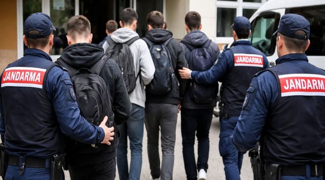 İzmir’de okul saldırısı hazırlığı iddiası: 8 öğrenci gözaltına alındı