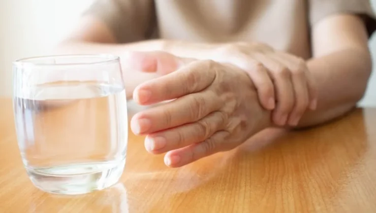 Parkinson erken yaşta da ortaya çıkabilir! Her yıl 10 bin yeni tanı konuyor