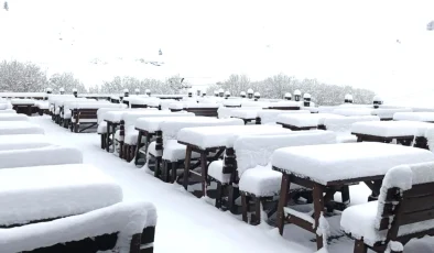 Uludağ’a nisan sonunda kış geri geldi! 1 metre kar var
