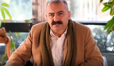 Ünlü oyuncu siyasete girdi! Rozetini genel başkan taktı