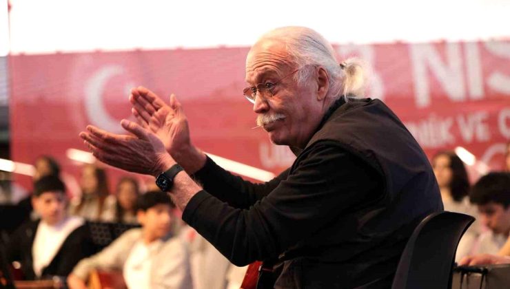 Usta sanatçı Cahit Berkay gençlerle aynı sahneyi paylaştı