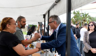 Cumhurbaşkanı Tufan Erhürman, 8. Karşıyaka Taş Armudu Festivali’ne katıldı