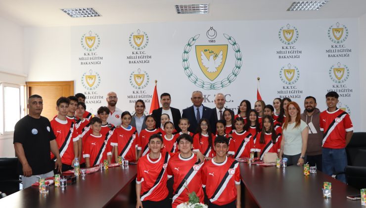 Çavuşoğlu, Cimnastik Federasyonu sporcularını kabul etti