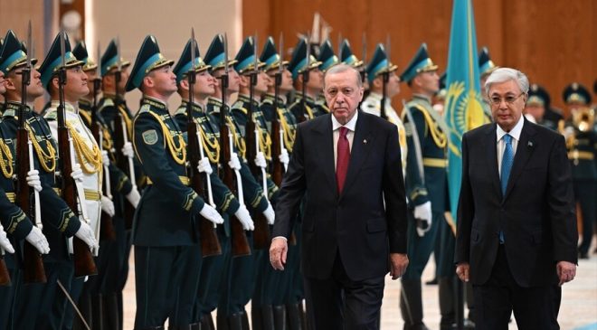 Türkiye Cumhurbaşkanı Erdoğan, Kazakistan’da resmi törenle karşılandı