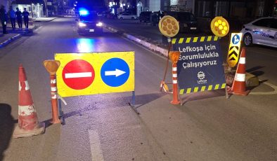 Lefkoşa’da Atatürk Caddesi üzerinde yolda çökme meydana geldi
