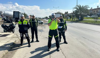Trafik denetimleri: 327 sürücü rapor, 47 araç trafikten men edildi, iki sürücü tutuklandı