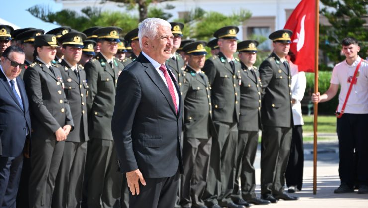 Özçınar, 19 Mayıs Atatürk’ü Anma Gençlik ve Spor Bayramı Törenine katıldı