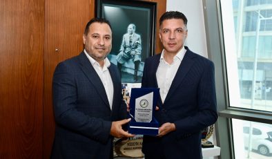 Gönyeli Alayköy Belediye Başkanı Amcaoğlu, KTSYD heyeti ile bir araya geldi