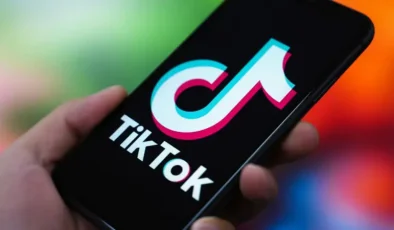 İngiliz İletişim Ofisine göre YouTube ve TikTok, çocuklar için hala yeterince güvenli değil