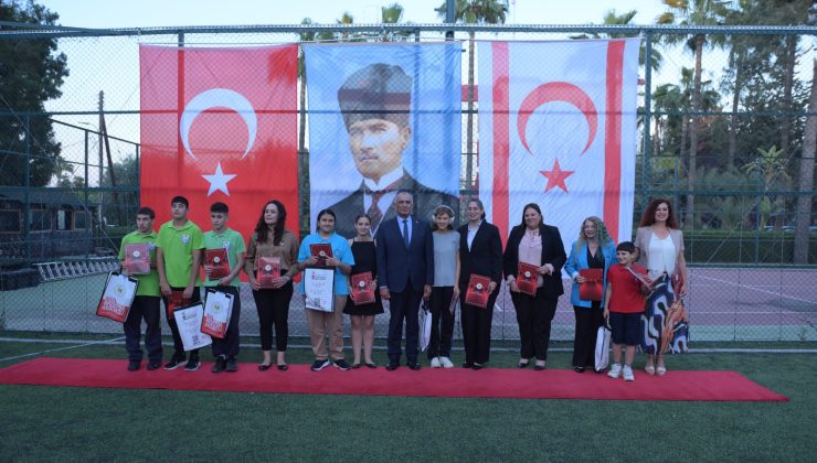 Sivil Savunma Teşkilatı Başkanlığı, yarışmalarda başarı gösteren öğrencilere ödüllerini dağıttı