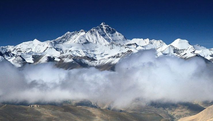 İki Hint dağcı Everest Dağı’ndan iniş sırasında hayatını kaybetti