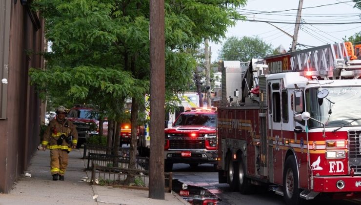 ABD’nin New York eyaletindeki tersanede çıkan yangın ve patlamada 1 kişi öldü