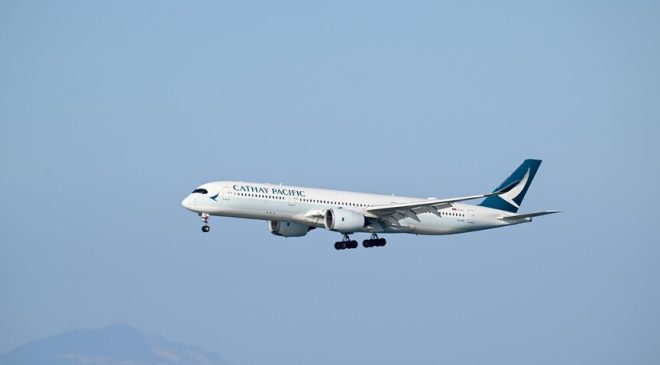 Cathay Pacific uçağının türbülansta ani irtifa kaybetmesi sonucu 10 kişi yaralandı
