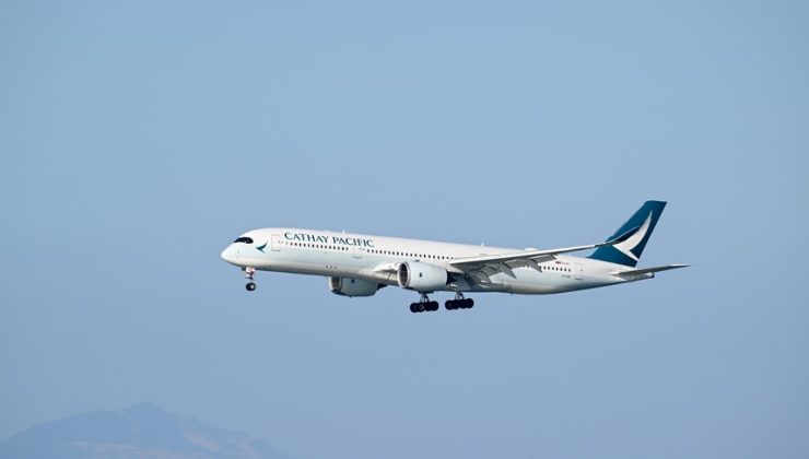 Cathay Pacific uçağının türbülansta ani irtifa kaybetmesi sonucu 10 kişi yaralandı