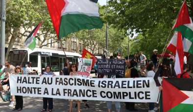 Paris’te Küresel Sumud Filosu aktivistlerine destek gösterisi yapıldı