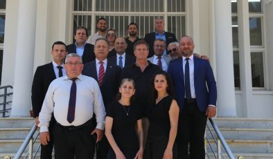 Arıklı, bakanlık personeli ile bayramlaştı