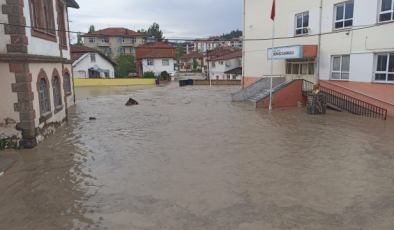 7 kentimizi sel ve dolu vurdu, hayat durma noktasına geldi