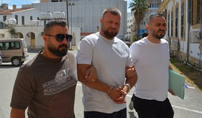 bir kilo uyuşturucuyla yakalanan Litvanya vatandaşı Inguss Benhens yeniden mahkemeye çıkarıldı.