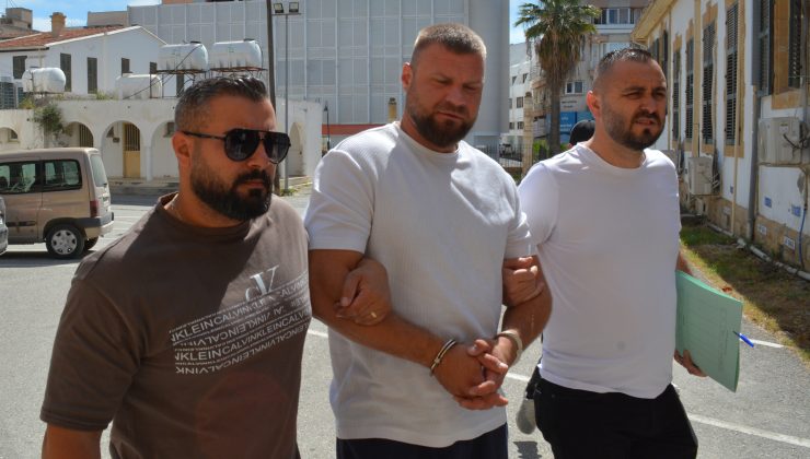 bir kilo uyuşturucuyla yakalanan Litvanya vatandaşı Inguss Benhens yeniden mahkemeye çıkarıldı.