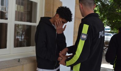 Dikkatsiz sürüş, sigortasız araç kullanma, KKTC’den sürüş ehliyetsiz araç kullanma, seyrüsefersiz araç kullanmak ve trafik levha ve işaretlerine uymama’ suçlarından tutuklandı