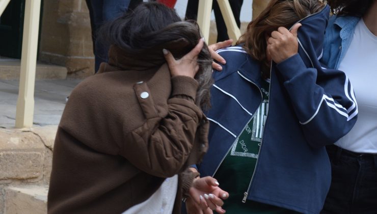 Anne kız zanlılar Muhabbat Kabulova (K-47), kızı Rozay Kabulova (K-21) mahkeme huzuruna çıkarıldı.
