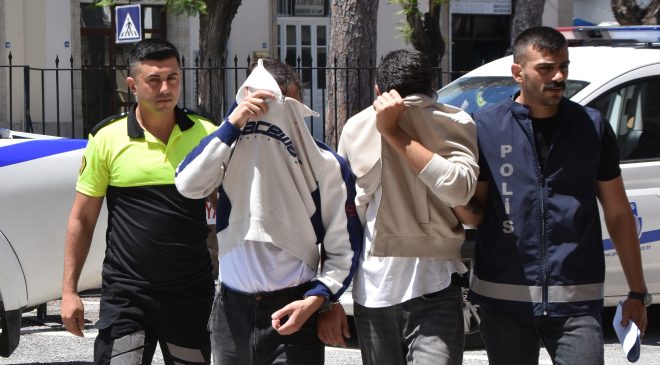 “Kanunsuz Uyuşturucu (hintkeneviri) Madde Alma ve Tasarruf” suçlarından tutuklanan zanlılar A.E Güzeleloğlu ve O.F mahkeme huzuruna çıkarıldı.