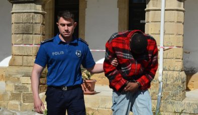 Gönyeli’de meydana gelen uyuşturucu madde tasarrufu suçundan tutuklanan Bruton Kırusu yeniden mahkemeye çıkarıldı.