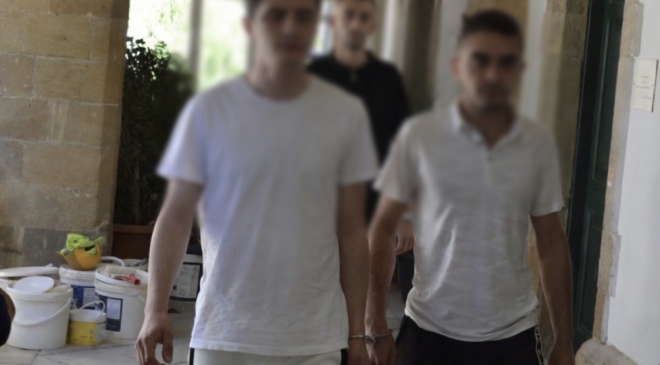 kanunsuz uyuşturucu madde alma ve tasarruf suçlarından tutuklanan zanlılar S.H, ve S.E tutuklanarak mahkemeye çıkarıldı