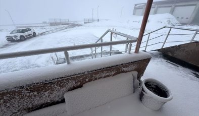 Ardahan’ın yükseklerinde kar sürprizi