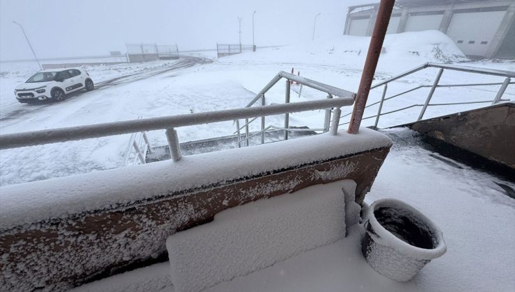 Ardahan’ın yükseklerinde kar sürprizi