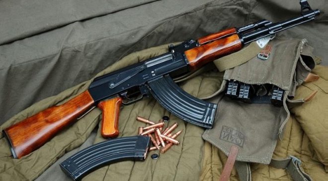 kalaşnikof ve el bombası bulundu