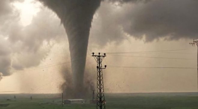 Burası ABD değil Şanlıurfa! Dev hortum büyük panik yarattı