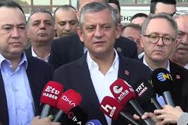 Özel’den namaz çıkışı “Yeni parti kuracak mısınız?” sorusuna net yanıt