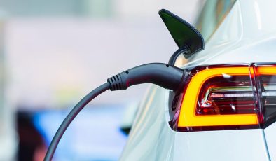 Evinde onaysız araç şarj eden doktora 840 bin liralık “kaçak elektrik” cezası