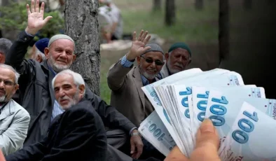 Emekli maaşı ve bayram ikramiyesi ödemeleri bu hafta başladı!
