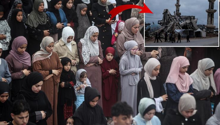 Gazze’de bayram namazı yıkılan camilerin enkazında kılındı