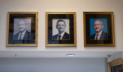 Kılıçdaroğlu Özel’i yok saymadı! Fotoğrafı yeniden Genel Merkez’e asıldı