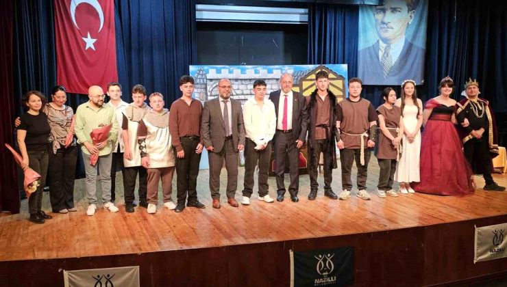 Nazilli’de ‘Hamlet’ Sahnelendi