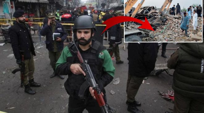 Pakistan’da düzenlenen intihar saldırısında 12 polis hayatını kaybetti